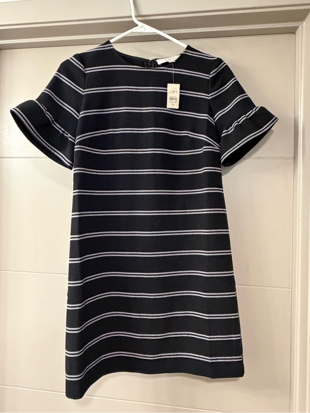 Loft Black And White Striped Ruffle-Sleeve Shift Dress Size 0p